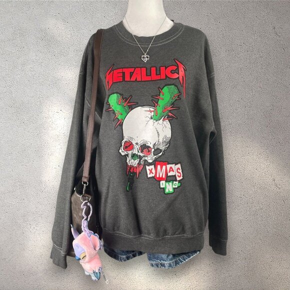 Metallica Sweatshirt Women’s Medium Gray Xmas Inc. Skull Graphic Crewneck Fleece - Picture 1 of 8
